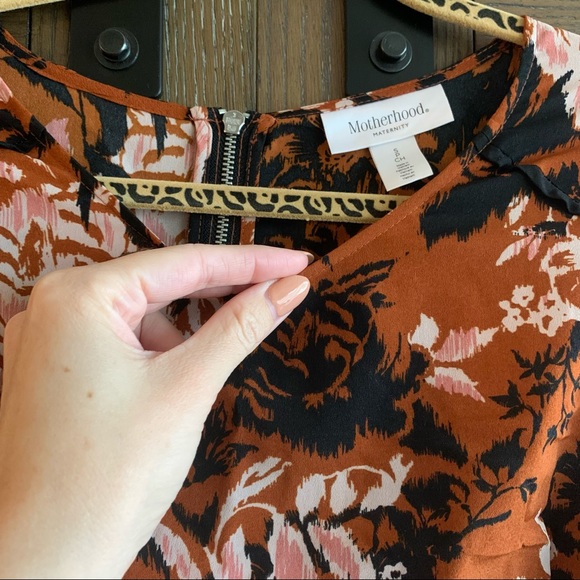 🎉HOST PICK🎉 Motherhood Maternity | Floral Blouse - Picture 3 of 3